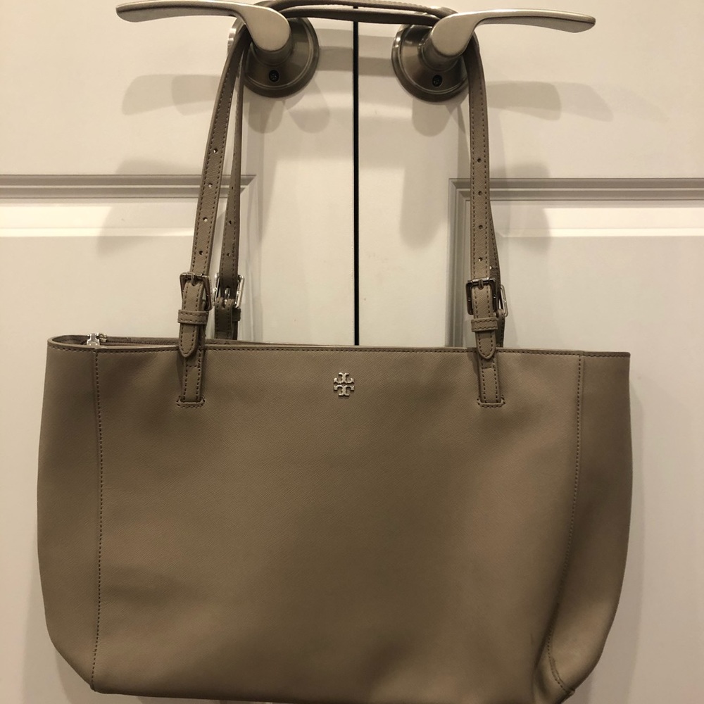 Great Tory Burch shoulder bag.